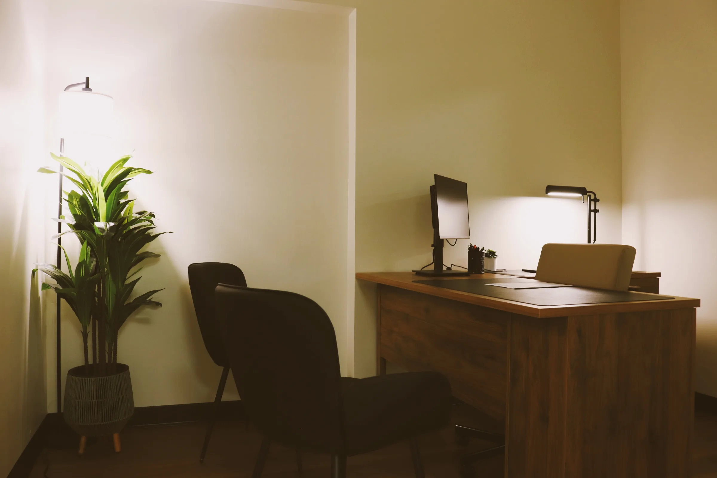A quiet consultation room at the academy where new students discuss their goals before training.
